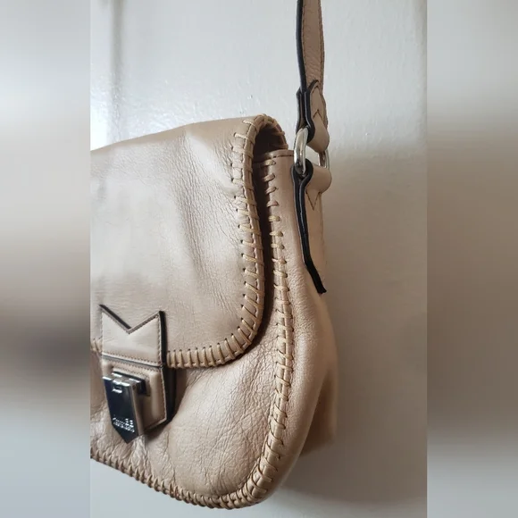 Aimee Kestenberg Tan Flap Saddle Crossbody Shoulder Bag EUC - Picture 3 of 9